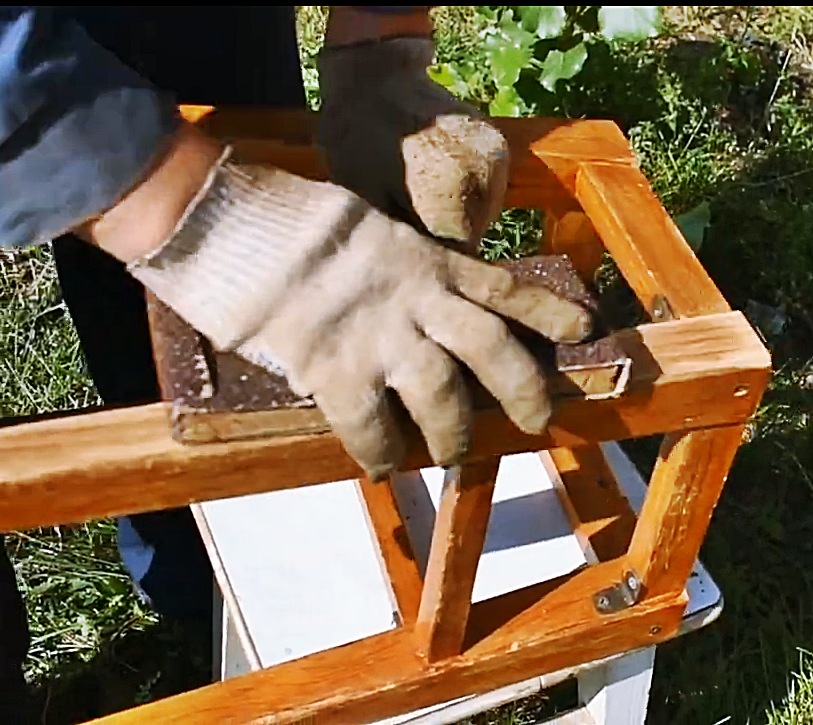 Не забываем одеть перчатки