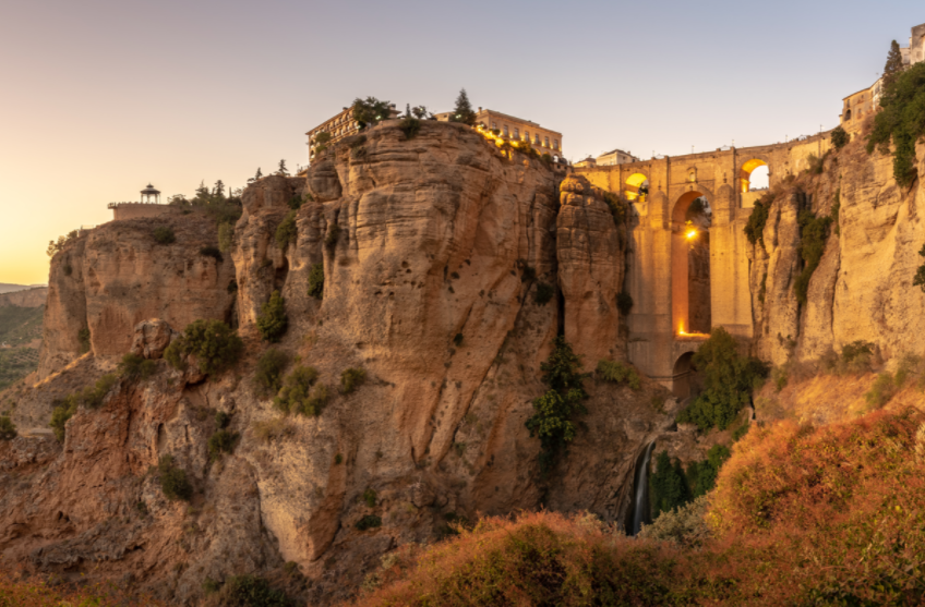 Вид на Пуэнте-Нуэво в Ронде, Испания