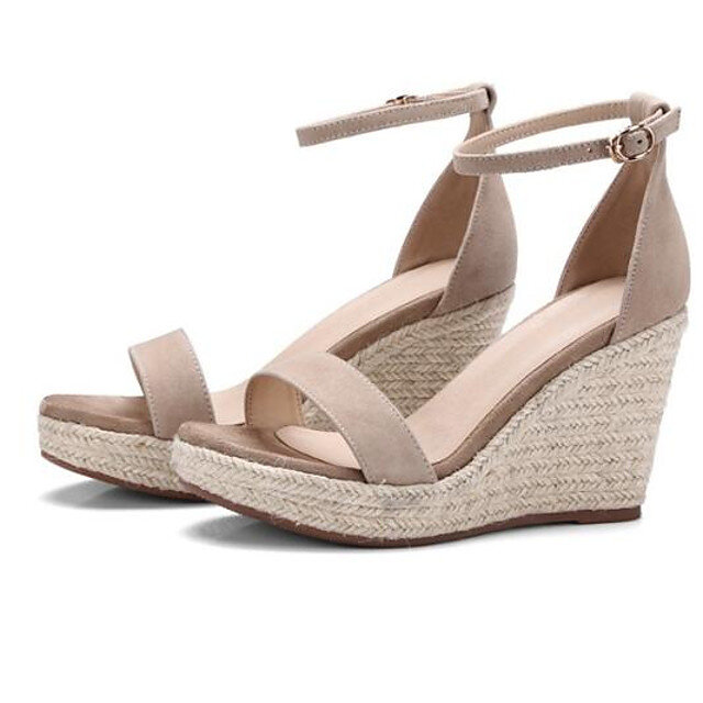              Модные туфли на танкетке                   Источник :  yandex.by/images