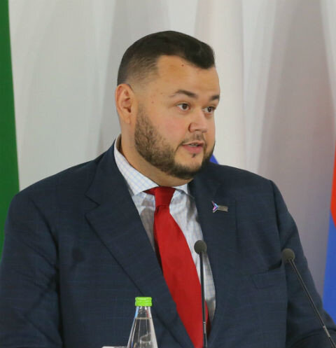 Евгений занимает высокий пост