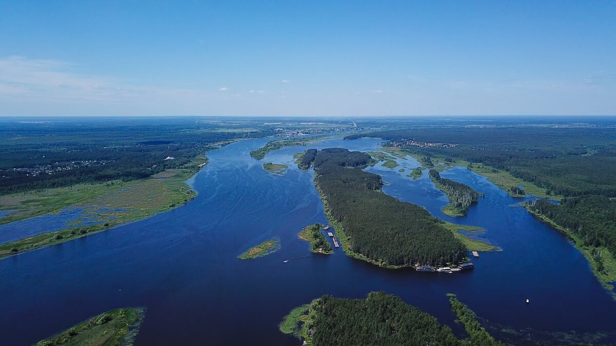 The volga. Река Волга Поволжье. Нижний Новгород Волга и Кама. Устье реки Волга. Волга река полноводнее.