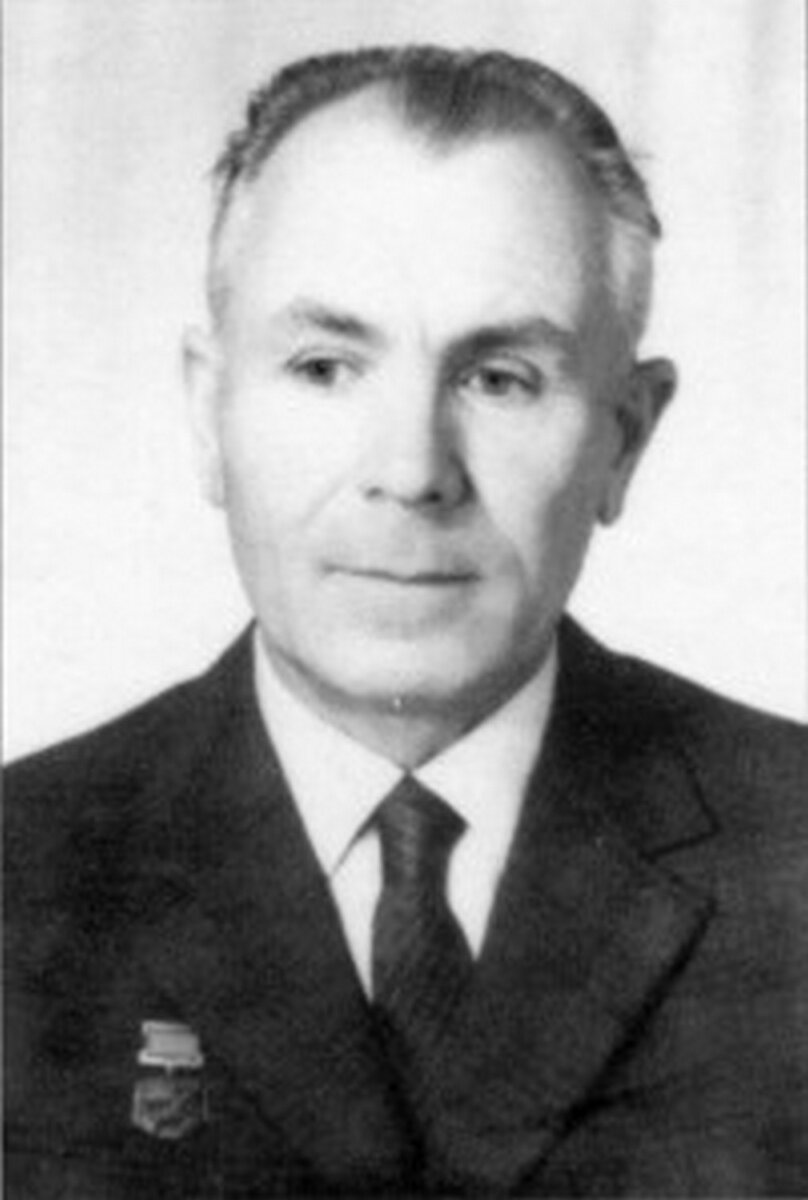 Хапов Валентин Федорович (1913 – 1998)- Заслуженный лётчик-испытатель СССР (16.03.1963), капитан запаса (1957). Источник фото http://www.testpilot.ru/base/wp-content/uploads/2014/11/khapov.jpg