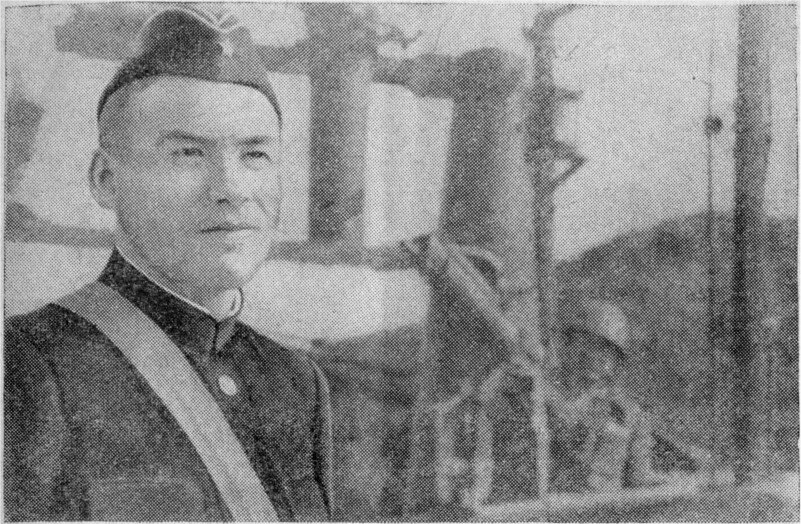 Командир «Щ-402» капитан-лейтенант Н. Г. Столбов на мостике лодки