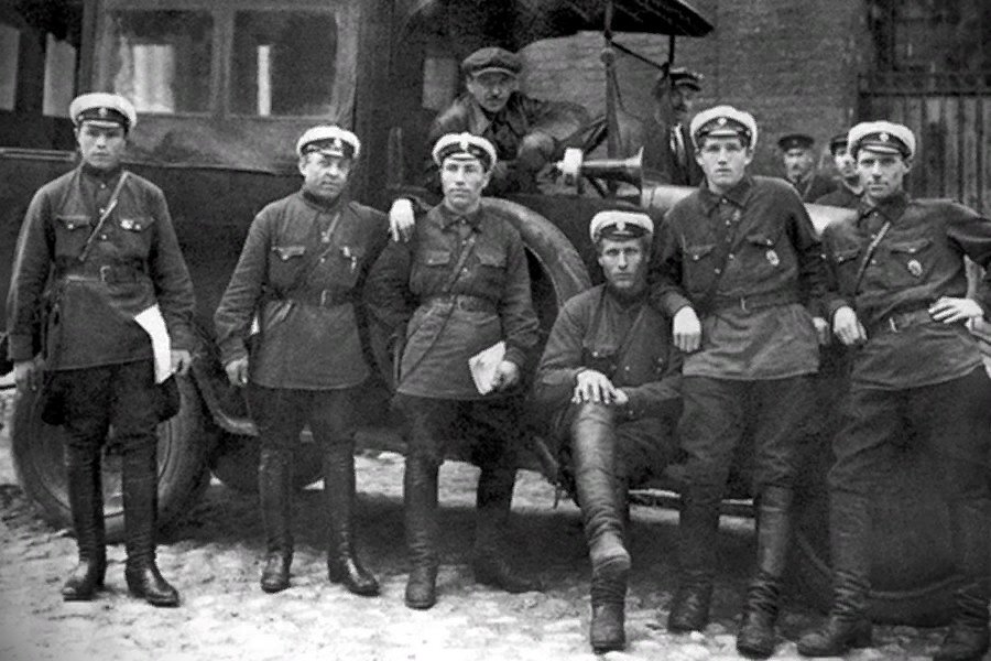 Милиция. Источник фото: https://twitter.com/romancolonel/status/1180406998229233669