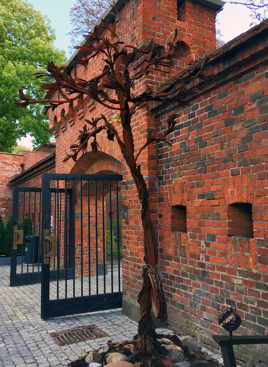 Вход на территорию музея янтаря в Калининграде