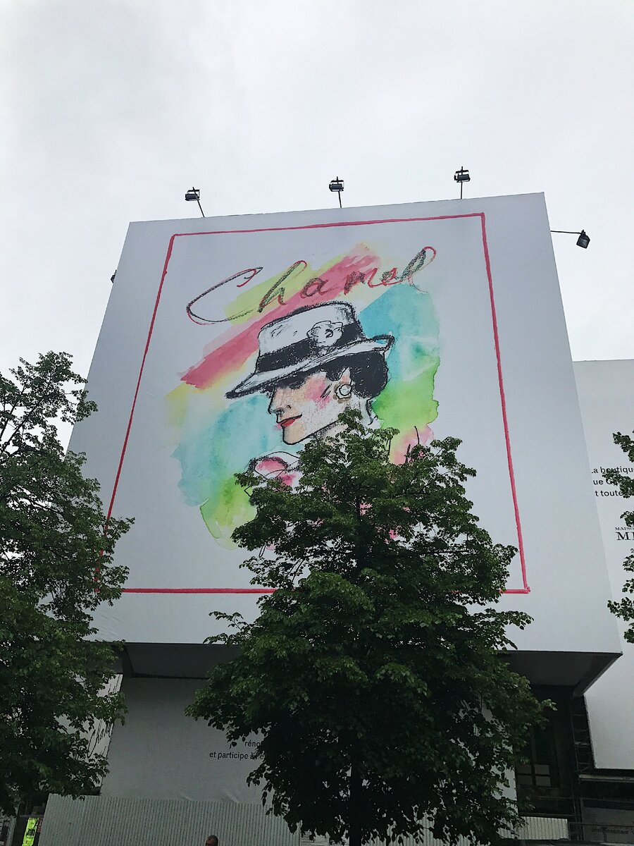 Как сказала Коко Шанель: "У вас не будет второго шанса произвести первое впечатление", и была права;) На фото - Париж