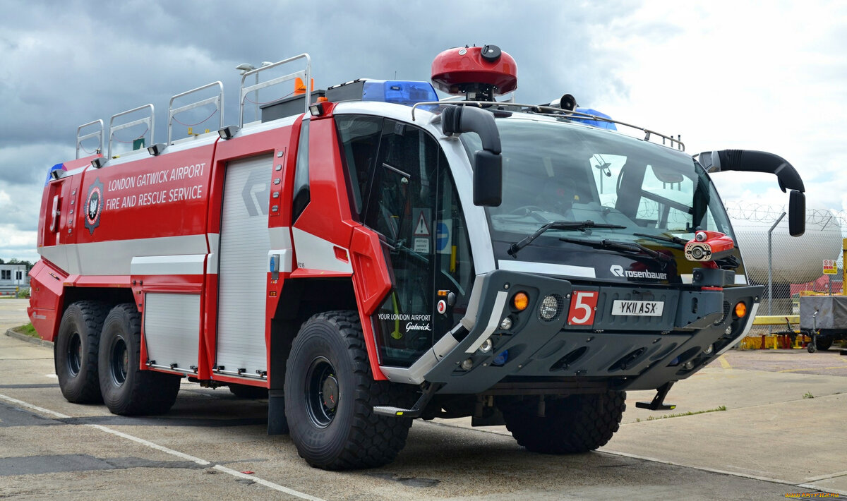 Пожарный автомобиль с насосом высокого давления АВД