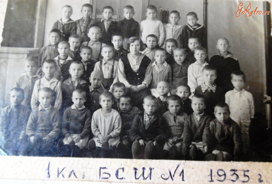 Периода в 1935 году в. Школа 1935 год. Школьные классы в 1935 году. Школа 1935 первый класс. Ученики 1935 школы.