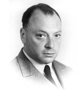 Вольфганг Эрнст Паули - швейцарский физик-теоретик, работавший в области физики элементарных частиц и квантовой механики. Лауреат Нобелевской премии по физике за 1945 год.(WiKi)