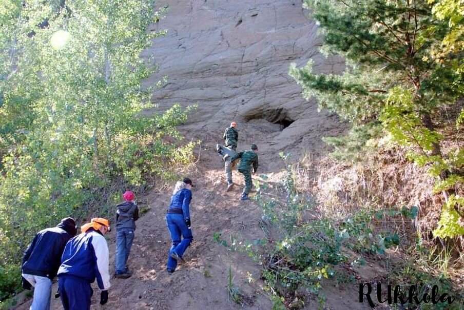 Пещера Белая на высоком холме. Фото взято с сайта Komanda-k.ru