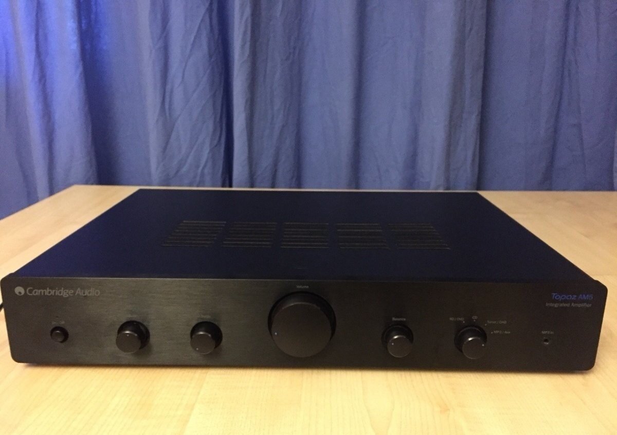 Скажу честно, с импортными устройствами сталкиваюсь я нечасто, а с "именитым Британским Cambridge Audio" уж подавно.