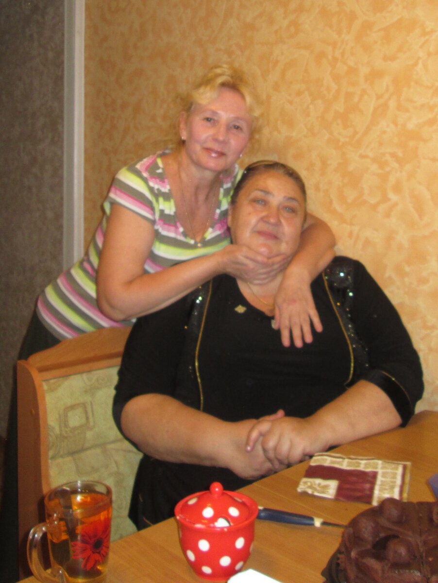 На фото глаза у Лены голубые, а на самом деле — ЗЕЛЕНЫЕ!!! Очень красивые глаза!