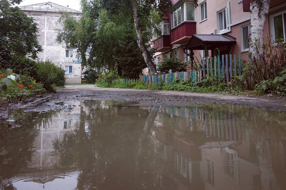 Вот она, известная на всю Россию лужа-блогер