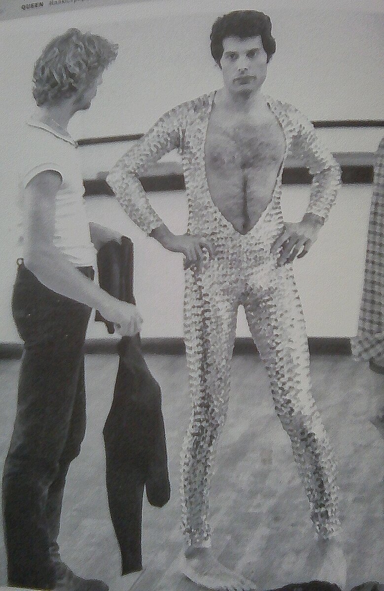 фото из книги Лесли -Энн Джонс " Queen .Фредди Меркьюри. Биография