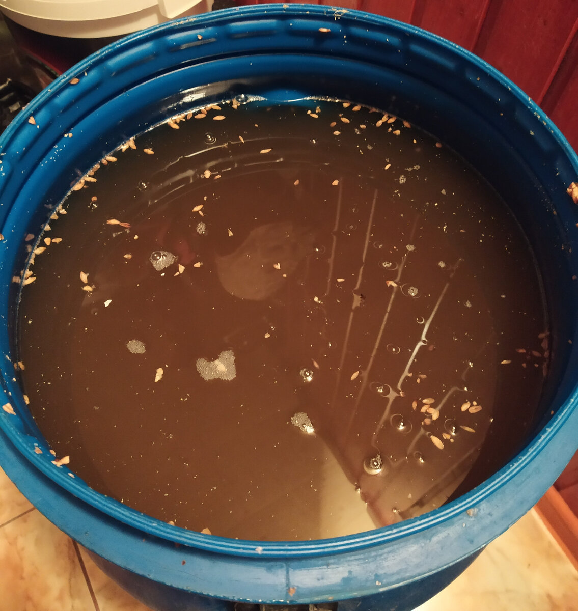 Так выглядит отбродившая брага.