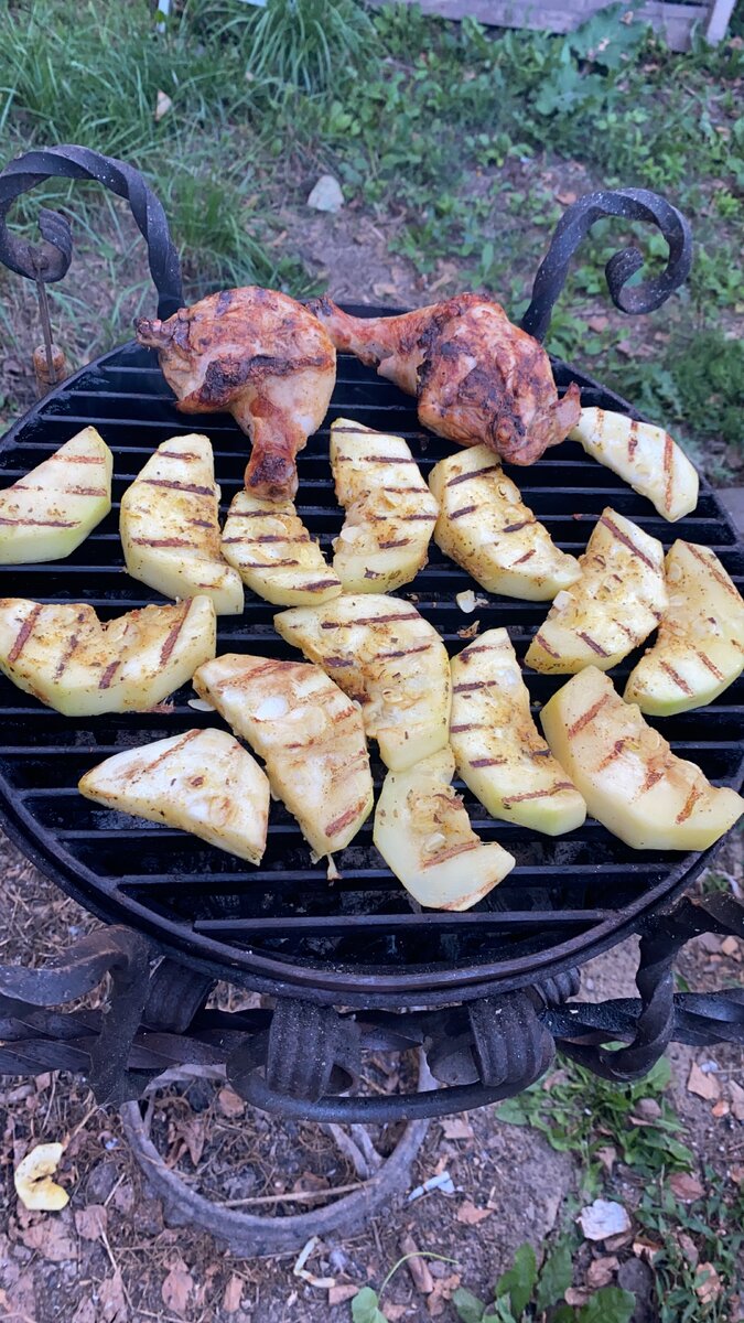 На выходных мне захотелось приготовить мясную тарелку и посидеть с со старыми друзьями попить самогоночки😁