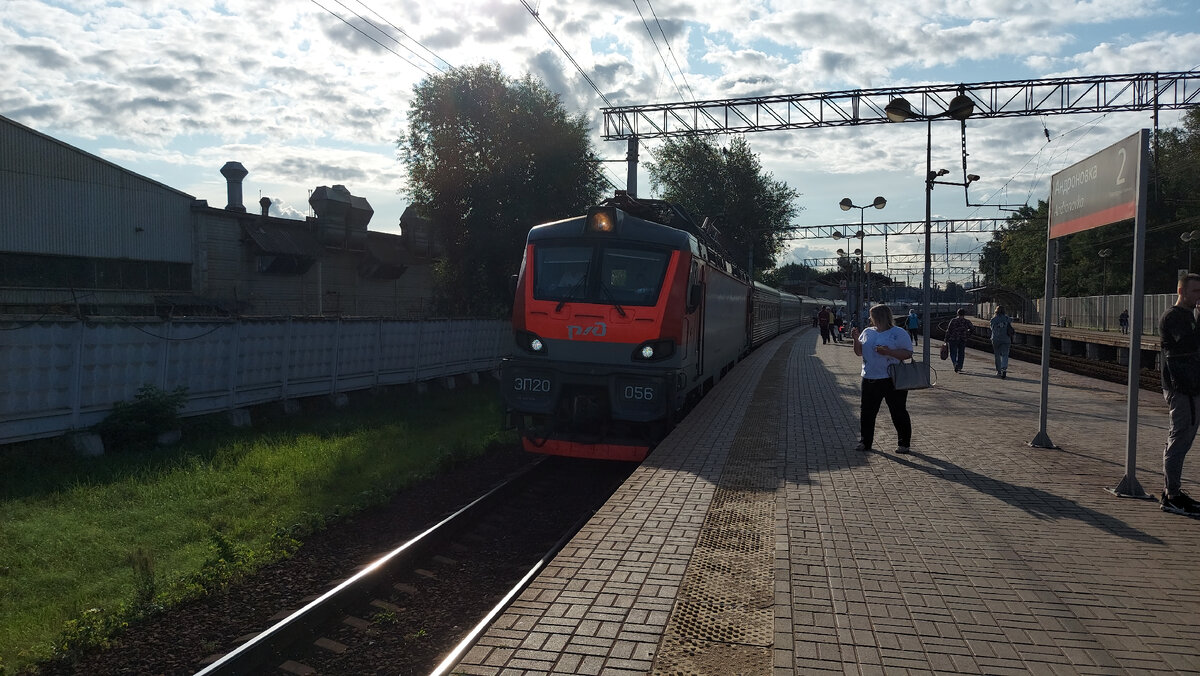 Электровоз ЭП20-056 с фирменным скорым поездом 192С Севастополь - Москва (Казанский вокзал).