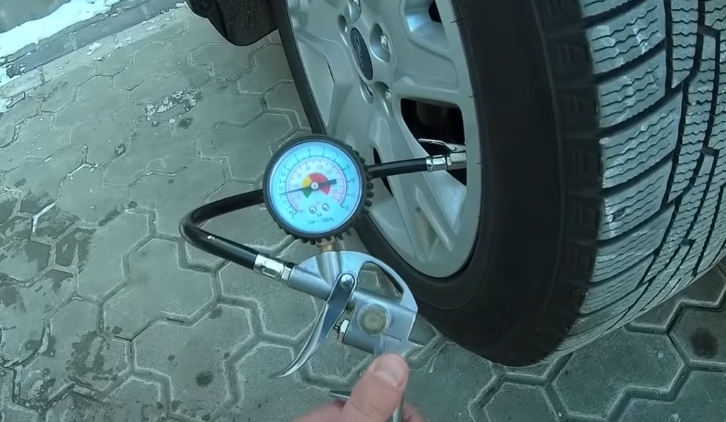 Оптимальное давление в шинах 1.9 - 2.2 атм.