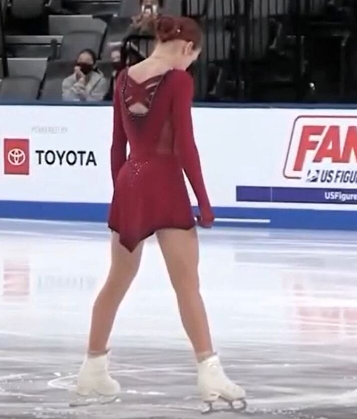 Фото - скриншот с выступления на U.S. International Figure Skating Classic 2021 