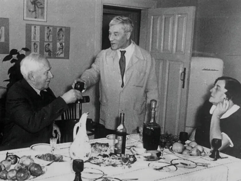 Корней Чуковский, Борис Пастернак и Зинаида Нейгауз в Переделкино. 1958. Фотография: peredelkino-land.ru