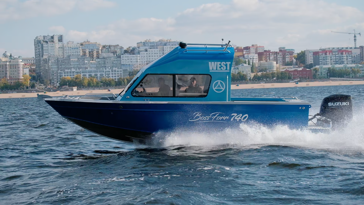 Алюминиевый многоцелевой кабинный катер Bossforr 740 West относится к современному классу "внедорожных" лодок в самом популярном сейчас размере 7+ метров.-2