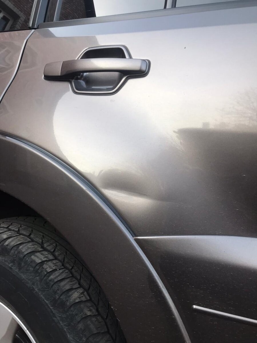 След от зеркала соседней машины