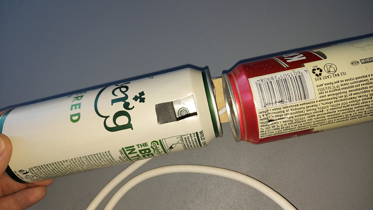 Через форточку видно тот самый саморез изнутри