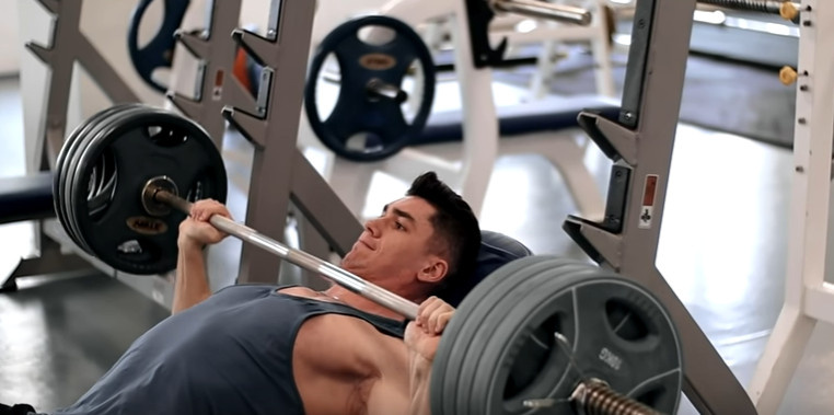 Жим штанги лежа
