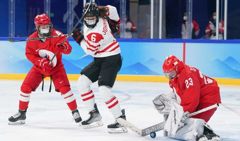 Результат хоккея канада. Хоккей Канада женщины. Женская команда Канады по хоккею после матча. 23.08.2019 Хоккей.