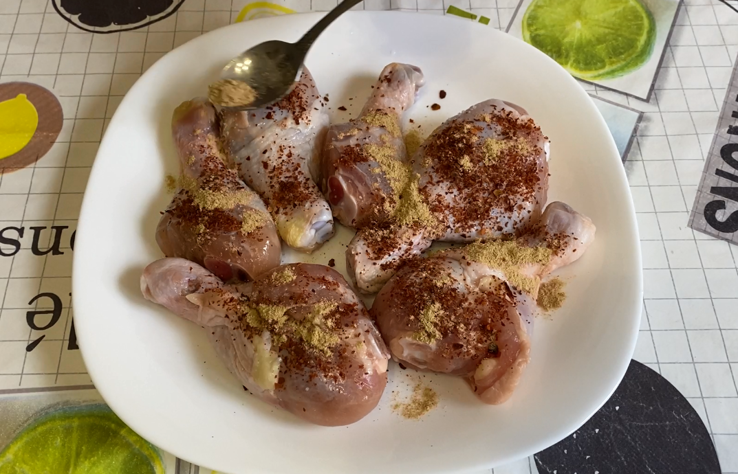 Куриные бедрышки в сметанном соусе