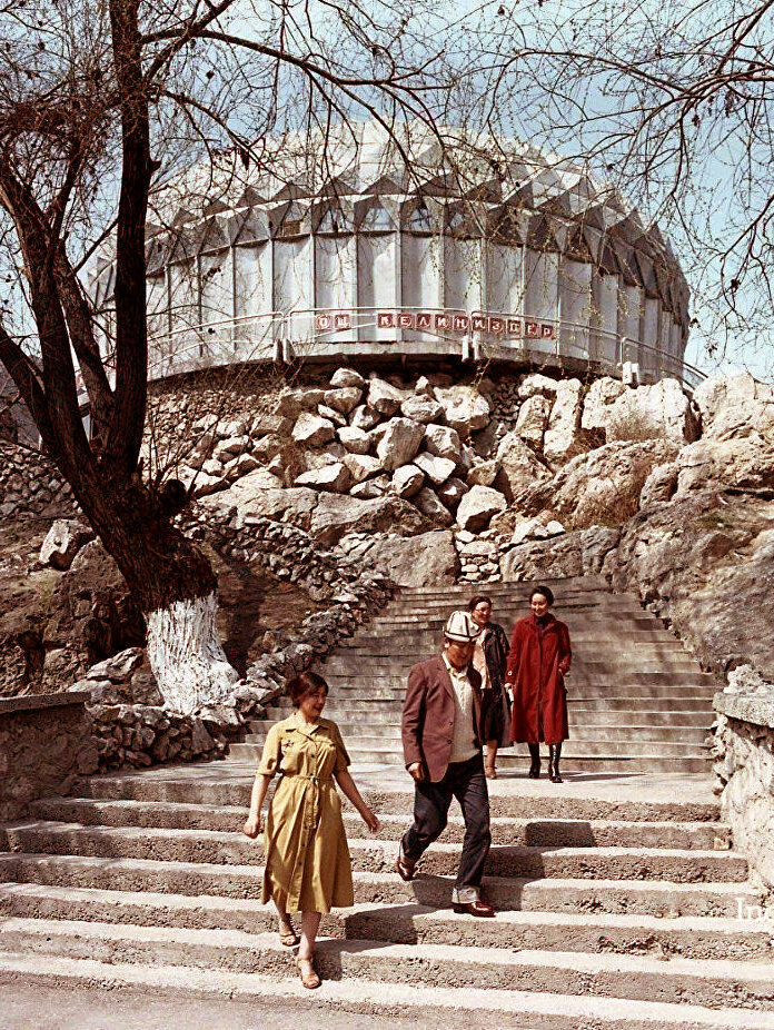 Советское фото, сейчас лестница с улицы Ленина закрыта