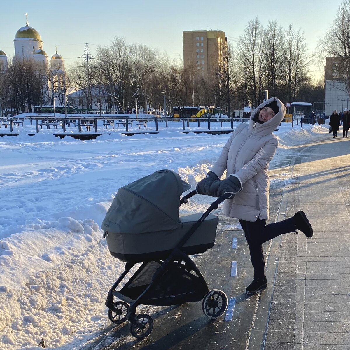 Вот так весело мы гуляем. Почти в любую погоду :)