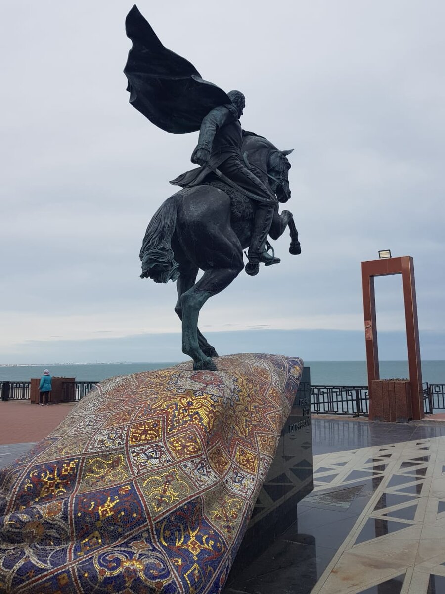 Жизнь феодосия. Феодосия Котляревский памятник. Памятник Петру Бекетову