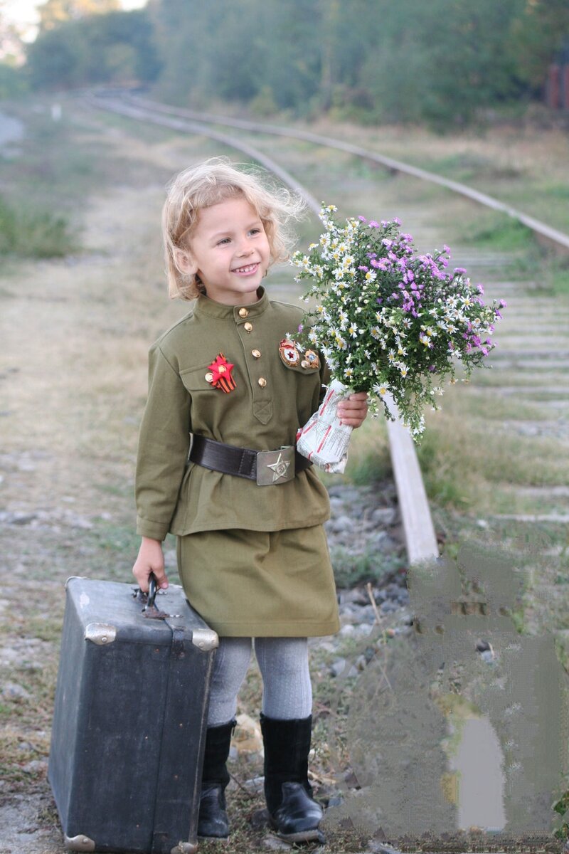 Реьерк в военной форме. Девочка в военной форме. Детская Военная форма.