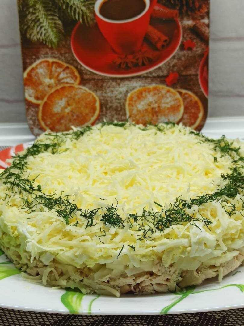 Салат дамский каприз с ананасами и курицей