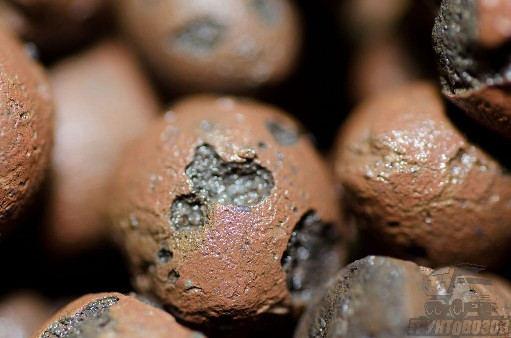 Если внешняя оболочка керамзита была повреждена, материал будет активно вбирать в себя влагу