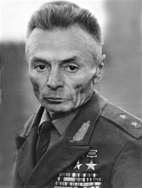 Генерал-полковник Василий Степанович Петров.