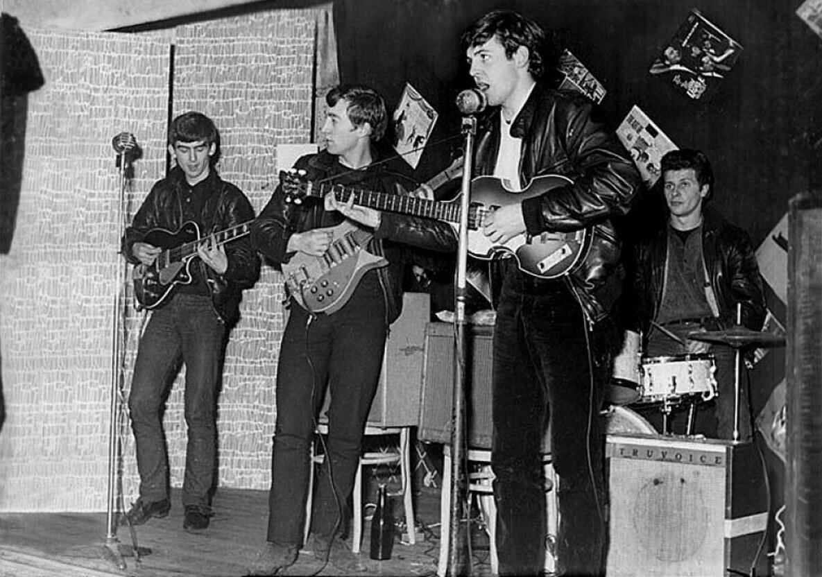 Группы 50 х. Битлз 1961. Группа Beatles 1961 год. Битлз в Гамбурге. Битлз концерт.
