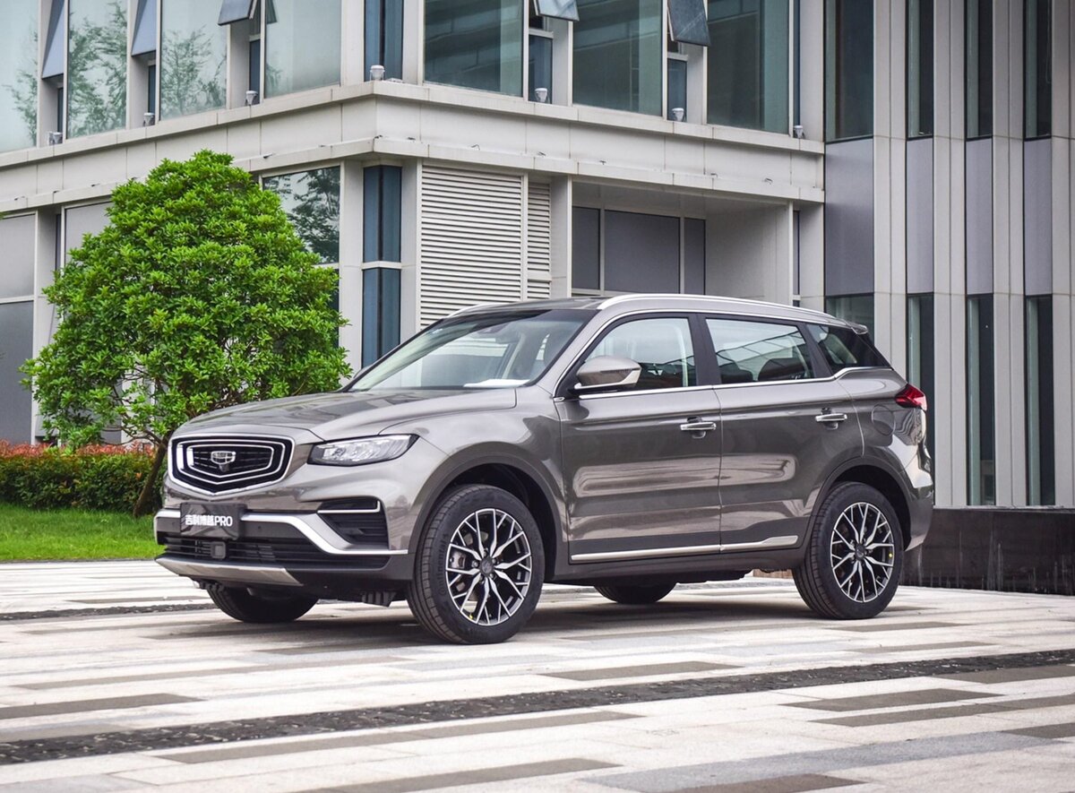 На фото: кроссовер Geely Boyue Pro 2020 модельного года