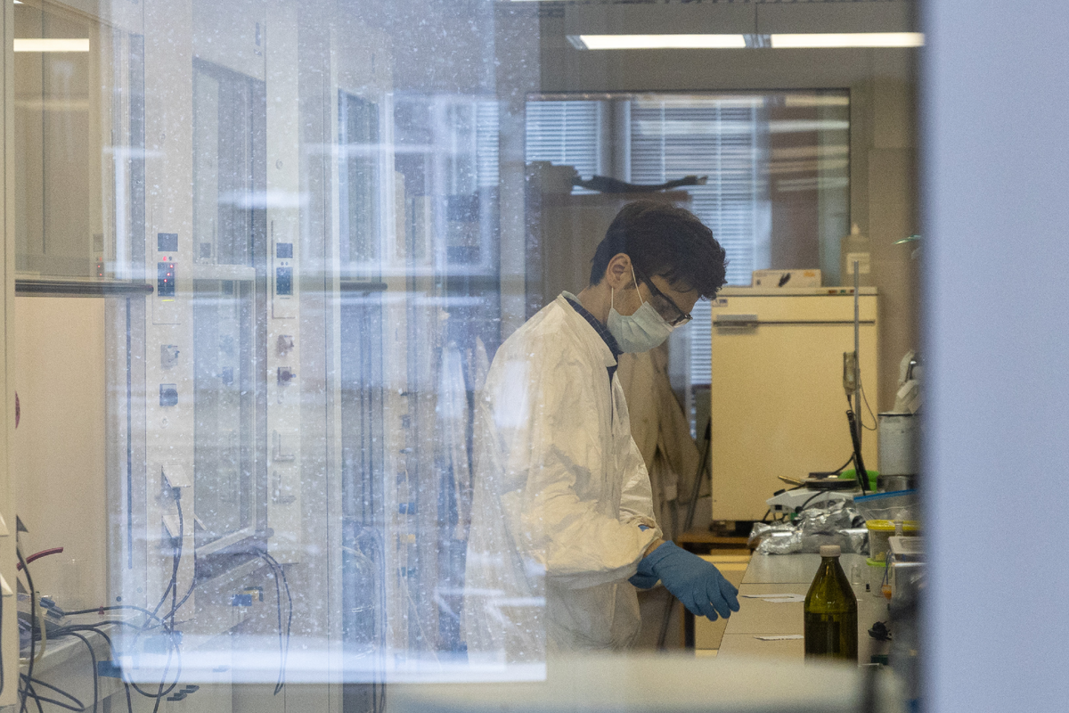 Стекла на основе бора — одна из наиболее известных и высококачественных защит от радиации. Фото: Илья Сафаров.