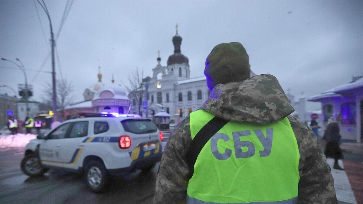    Сотрудники СБУ в Киево-Печерской лавре© Фото : СБУ