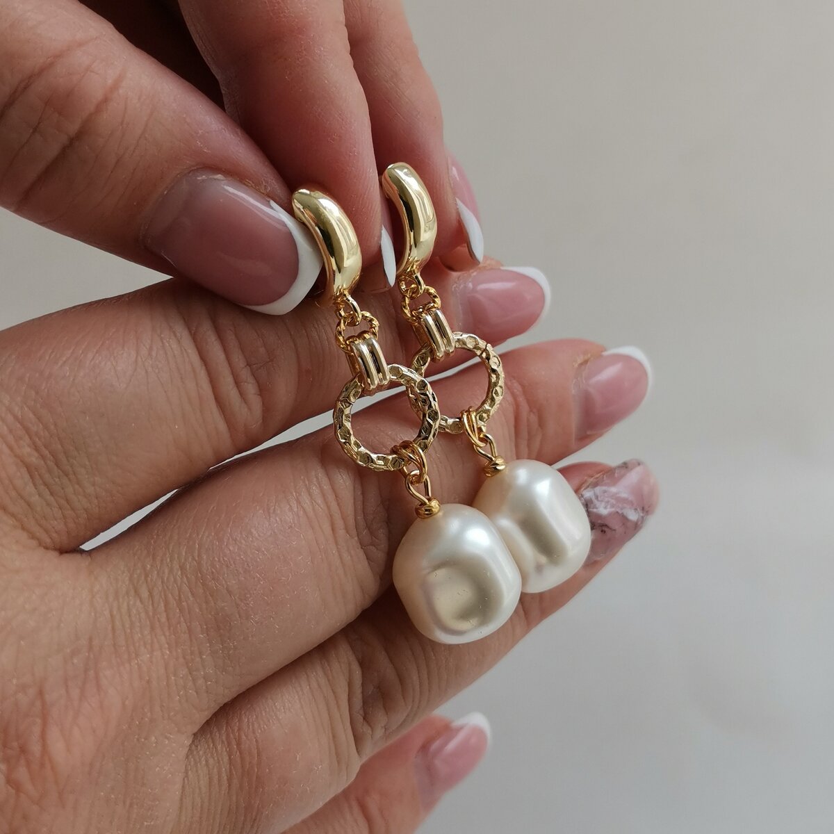 Позолоченные серьги с жемчугом Сваровски, дизайн LARA.FA jewelry 