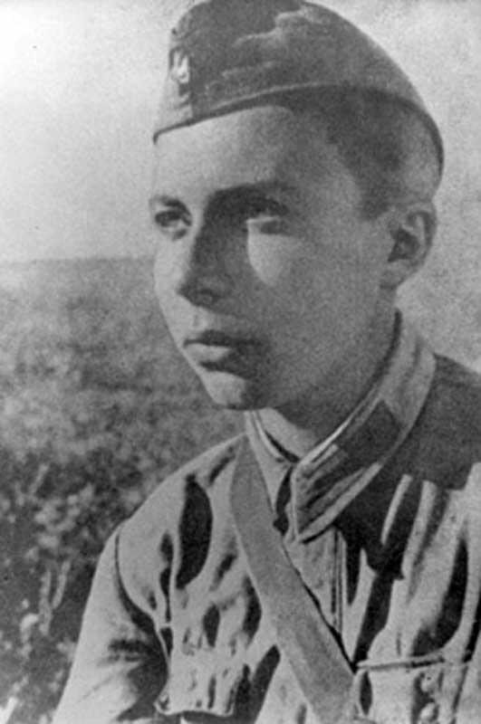 Александр межиров биография личная жизнь Поэты. "Ты - из толпы. И спросится - с тебя..." Александр Межиров и "Бормотуха" 