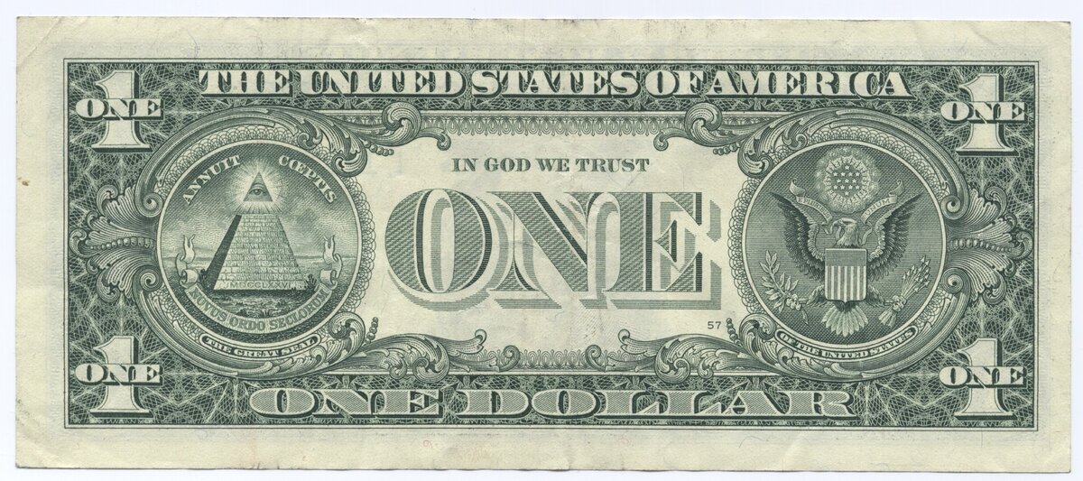 United States one dollar bill, reverse (фото из статьи Википедии "Доллар США", Общественное достояние, https://commons.wikimedia.org/w/index.php?curid=196450 )