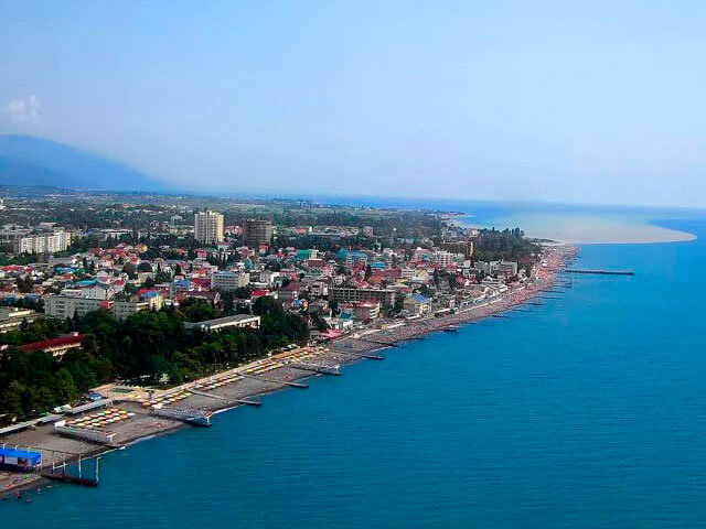 Где лучше отдыхать в Краснодарском крае, как не в Большом Сочи? Он неоднократно признавался лучшим курортом. Благодаря олимпийским играм, инфраструктура Сочи обновилась: построили много новых отелей и центров развлечений, стало больше предложений в частном секторе. В пределах большого Сочи хороший пляжный отдых в Лазаревском, Адлере, Хосте. Я бы лично посоветовал Лазаревское 💦💦💦