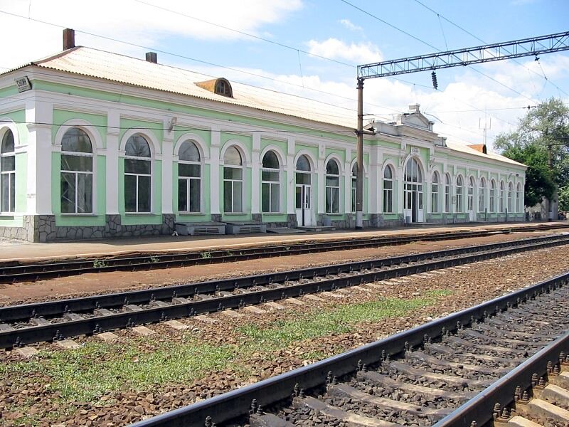 Поезд пролетарск. Станция красный Сулин. ЖД вокзал красный Сулин. Станция красный Сулин Ростовская область. Г.красный Сулин Ростовской области.