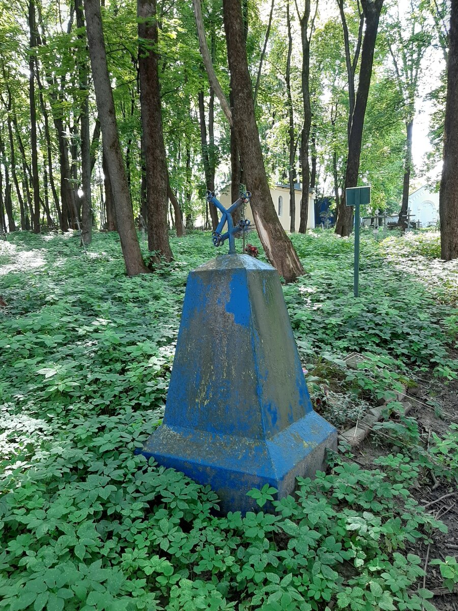 маленькое кладбище. необычные кладбища. маленькое кладбище. маленькое кладбище. самое маленькое кладбище.