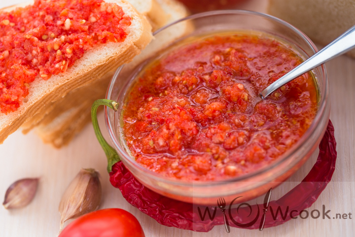 Салат с рукколой, помидорами черри и кедровыми орешками: пошаговый рецепт с фото | Меню недели