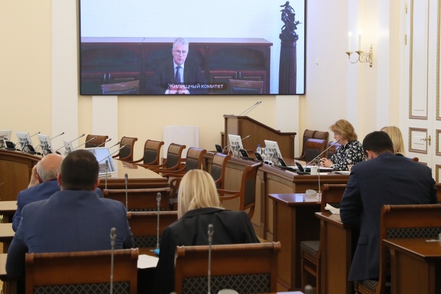 Сотрудники Смольного на онлайн-совещании | gov.spb.ru 