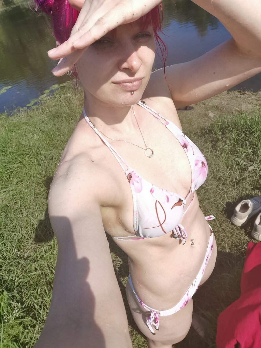 Здрасьте! Я - человек-дол... б! Очень приятно!